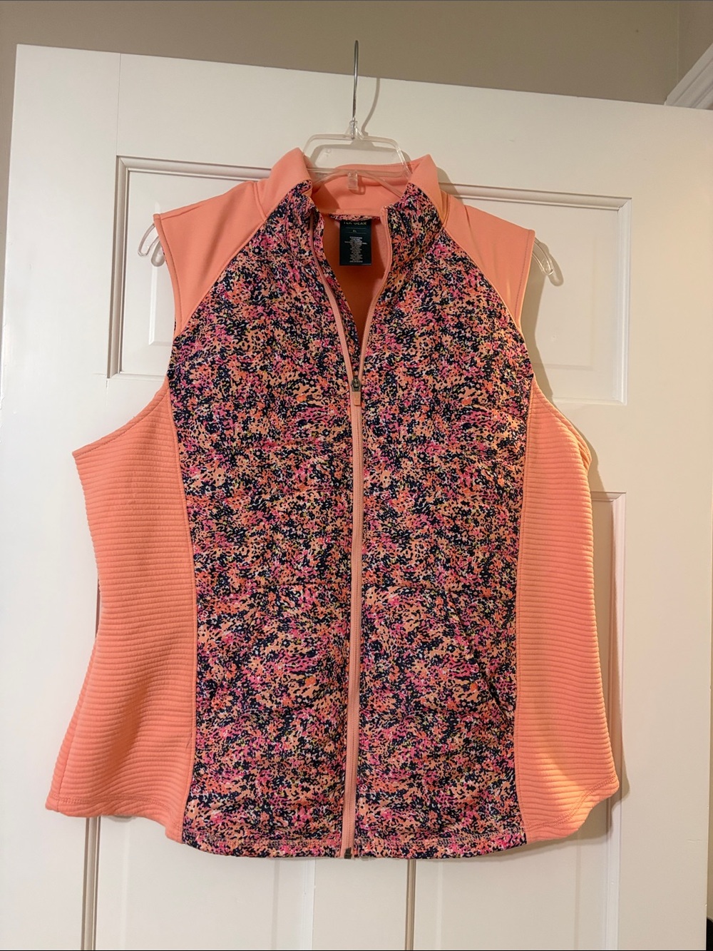 TEK GEAR XL Sleeveless Zip-Up Active Vest in Coral Multi Print